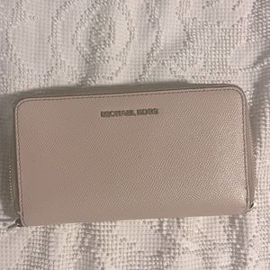 Micheal Kors light pink wallet